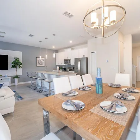 4835Mch Townhouse 4 Bedrooms & 3 Bathrooms + Pool